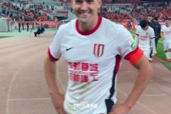 客場(chǎng)大勝泰山，蓉城全隊(duì)賽后謝場(chǎng)向成都遠(yuǎn)征軍致意！