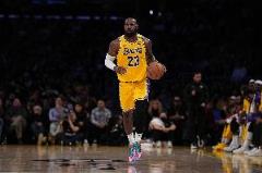 罕見(jiàn)！詹姆斯生涯第五次單場(chǎng)0籃板27分創(chuàng)個(gè)人最高分