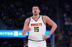 沃特森：約基奇對比賽的理解令人驚嘆，從未指揮戰術出錯