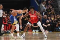 阿門防住庫(kù)里三分命中率僅25.6% 庫(kù)里今日三分8中1