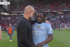 說什么呢？賽后瓜迪奧拉和多庫長時間交流！