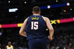 約基奇三場135分37助攻 球隊321分中貢獻207分