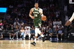 字母哥連續7年入選一陣，本賽季已出戰65場滿足評獎要求