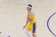 里夫斯半場8中6高效輸出18分4助三分6中4