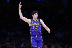 里夫斯半場高效表現 飛身補扣亮眼助力球隊穩定局勢