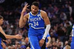 字母哥4月至今場均31.8分12.2板11.2助，真實命中率68.8%五戰全勝