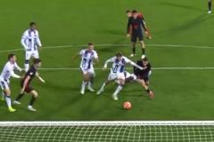 居然沒進！費爾明凌波微步+人球分過形成單刀，近距離打門踢偏