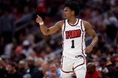 阿門半場(chǎng)高效表現(xiàn)：9投6中貢獻(xiàn)14分5籃板3助攻1搶斷1蓋帽