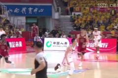 動(dòng)作太大！胡明軒破壞進(jìn)攻大力撞飛迪亞洛 險(xiǎn)引沖突被吹違體！