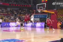 這身體天賦！迪亞洛連續釘板大帽 展現恐怖彈跳的視覺沖擊