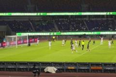 梅州進球邁克爾指天致意，梅州隊長上前示意別慶祝