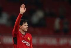 記者：林德洛夫、馬茲拉維因家庭事務(wù)在中場(chǎng)休息時(shí)離場(chǎng)