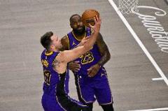 詹姆斯：東契奇是現(xiàn)在球隊(duì)的正確選擇