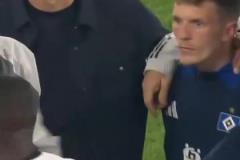 戲劇效果這么強？漢堡全場多打一人遭逼平，賽后前鋒后衛激烈內訌