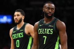 半場(chǎng)塔圖姆與杰倫-布朗均僅得6分，狀態(tài)未達(dá)預(yù)期