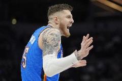 哈滕半場高效砍14分5板 正負值+25展現(xiàn)拋投爐火純青