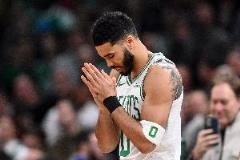 塔圖姆受傷細節：落地踩腳引發疼痛但迅速緩解