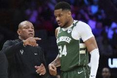 段冉：雄鹿防守輪轉漏洞百出，關鍵時刻表現令人失望