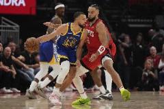 A-史密斯：庫里的出色表現(xiàn)讓你無法阻止他，只能想辦法傷他