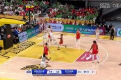 炸裂啊！張鎮(zhèn)麟變向晃開防守直殺內(nèi)線，雙臂隔扣胡金秋！