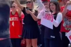 飛赴舊金山！大批火蜜夾道歡送杰倫-格林登機