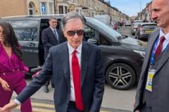 利物浦老板亨利攜妻觀戰，期待見證球隊奪冠時刻