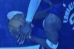 網友呼吁老詹：球、手、手腕、胳膊都是一個整體，鏡頭已拍下