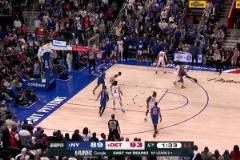 救大命啊！唐斯關(guān)鍵神仙級負(fù)角度后仰，隨后又一記大號三分反超！