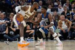 季后賽形勢：湖人與活塞陷入絕境，掘金對陣船王山，勇士2-1力克火勇，東部前四爭奪賽點