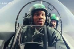 要不還是拍電影去吧！字母哥此前廣告展現(xiàn)的演技如何呢？