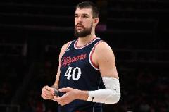 祖巴茨15中11高效貢獻(xiàn)27分5板1助2帽引領(lǐng)球隊(duì)取勝