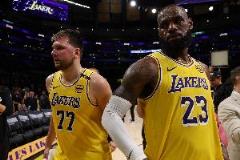 湖人變陣首發(fā)：詹姆斯、東契奇、史密斯、里夫斯、八村塁