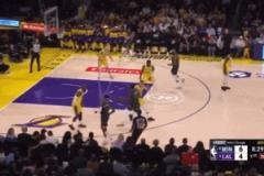 東契奇開場兩犯！蘭德爾強突+戈貝爾吃錯位遭犯規