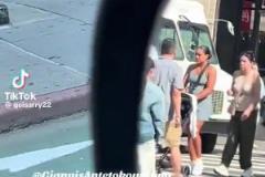 會(huì)來(lái)湖人嗎？有球迷拍到字母哥和家人在洛杉磯街頭散步