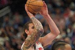 勇士策略失敗，第三節(jié)狂轟亞當(dāng)斯13分遭火箭逆轉(zhuǎn)