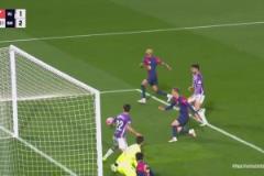 錯失良機(jī)！馬丁后點頭球擺渡！亞馬爾打空門遭門線解圍！