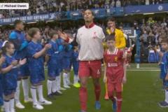 致敬冠軍！切爾西賽前列隊迎接利物浦冠軍隊伍入場