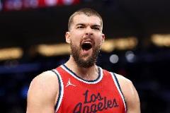 祖巴茨躋身一線中鋒行列 本賽季場(chǎng)均16.8分12.6板2.7助