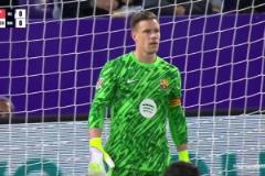 巴薩0-1落后！伊萬-桑切斯打門折射詭異弧線入網(wǎng)！特獅毫無辦法！