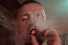 戴爾社交媒體曬抽雪茄慶首冠，冠軍滋味盡顯