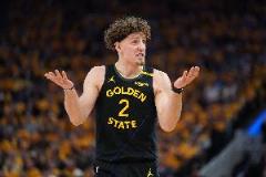 波杰姆斯基12中4貢獻(xiàn)9分3板2助 造申京進(jìn)攻犯規(guī)表現(xiàn)亮眼