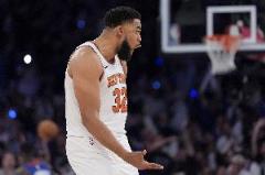 唐斯全場遭犯規(guī)困擾仍貢獻14分13板 正負(fù)值+8