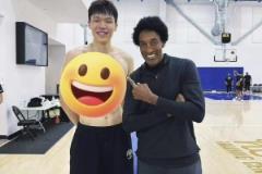 楊瀚森偶遇帶兒子訓(xùn)練的皮蓬 訓(xùn)練師向皮蓬介紹：下一個(gè)姚明！！