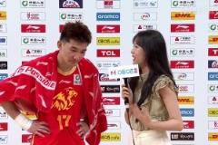 女記者好高！孫銘徽賽后表示：上一場身體不舒適，今天調整了過來