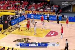 敢說！楊鳴吐槽：今晚三名裁判三種不同判罰尺度！要用外籍裁判就全用外籍！