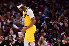 特納高效表現但遭犯規困擾