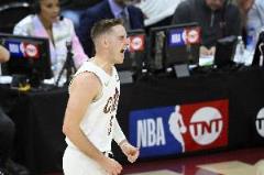 米切爾贊揚梅里爾：他是球隊核心成員，我非常欣賞他