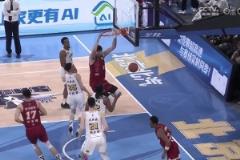 霸王舉鼎！納托爾假投真?zhèn)?，周琦心領(lǐng)神會接球起飛暴扣虐筐！