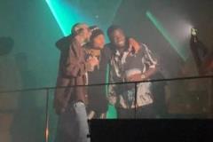 拜仁球員在伊維薩島盡情狂歡，諾伊爾與賓客互動，格納布里熱舞助興