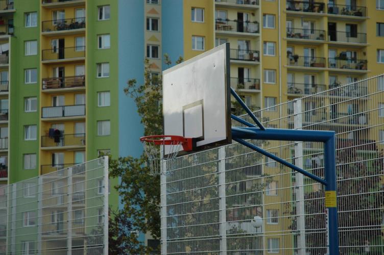 楊瀚森亮相聯(lián)合試訓(xùn)營，2米18+八塊腹肌引關(guān)注，NBA選秀前景看好